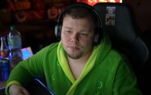 Twitch Streamer Dance Ban در بحران است ، می گوید رابطه او اراده زیادی برای زندگی به سرقت برده است